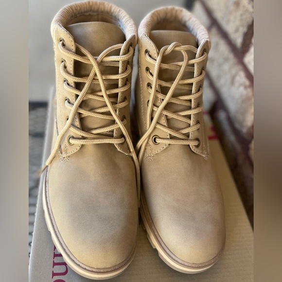 Size 8 - Picture 3 of 5